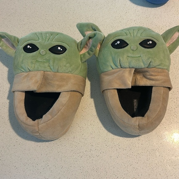 Baby Yoda/Grogu plush slippers, size 2/3. - Picture 1 of 4